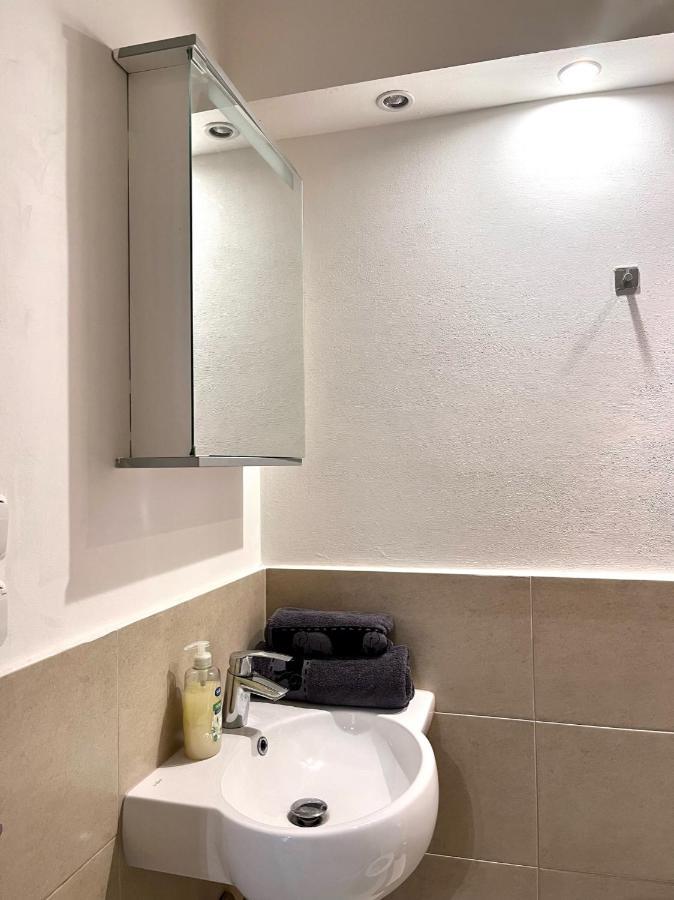 Quiet Apartment Close To Center Praga Exterior foto